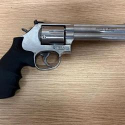 Revolver Smith & Wesson 686-6 Cal 357 magnum.