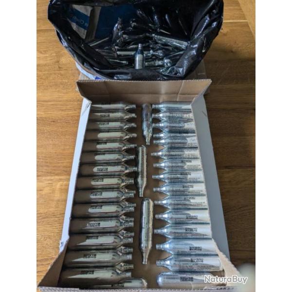 Lot de 97 sparclettes CO2 Swiss Arms 12g