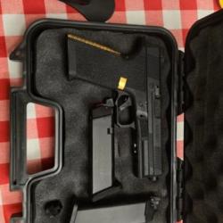 EMG Glock BLU Airsoft Salient Arms Noir/Or - SA-BL0100 avec 2 chargeurs + Valise et Holster rigide