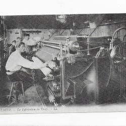 reproduction de carte postale 20éme siècle " fabrication de draps à Elbeuf"