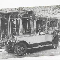 reproduction de carte postale 20éme siècle "devant le restaurant de la grande cascade au bois de b."