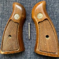 Vintage :  Plaquettes service pour revolver Wesson carcasse  K square butt