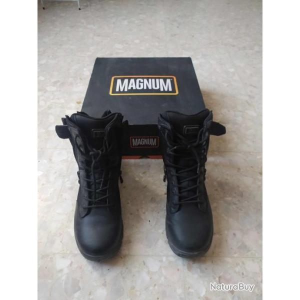 CHAUSSURE MARQUE MAGNUM MODELE STRIKE FORCE 8.0 DOUBLE SIDE ZIP WATERPROOF TAILLE 41 CORDURA ZIP