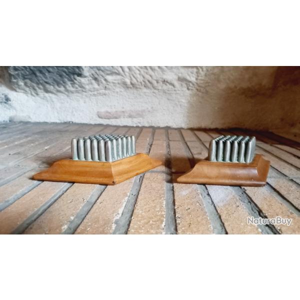 Paire de Presse-Papiers compos de 36 balles en cuivre sur un socle bois en forme de losange