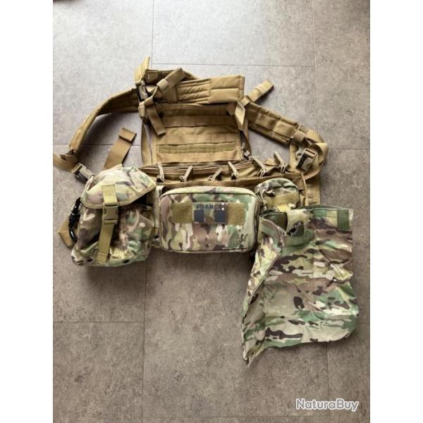 Chest rig Blackhawk avec diverses poches Tasmanian tiger