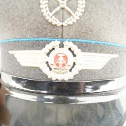 Casquette Officier RDA (République Démocratique Allemagne) daté 1984 1 sans prix de réserve