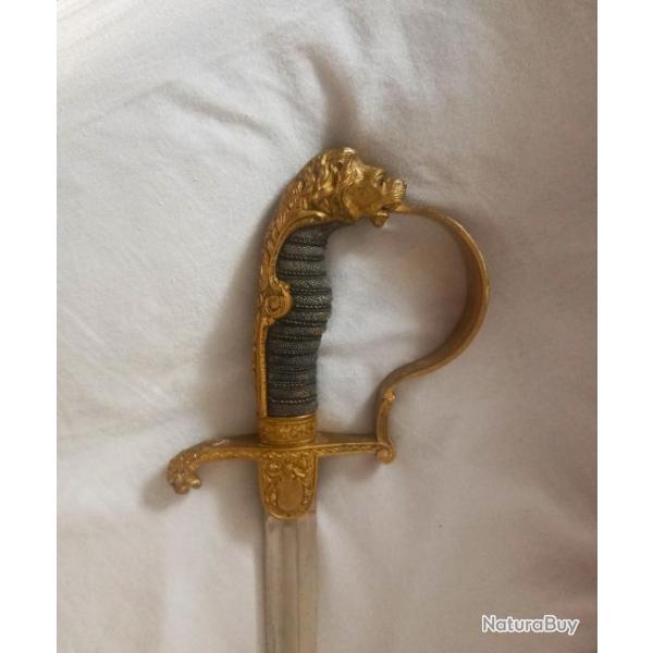 Sabre d'officier d'artillerie tte de lion / yeux couleur rubis