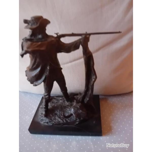 Bronze d'un chasseur amricain avec un Plain Rifle