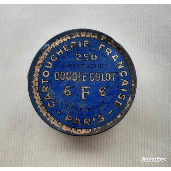 Ancienne boite comportant250 cartouches de 6 mm, jamais ouverte.