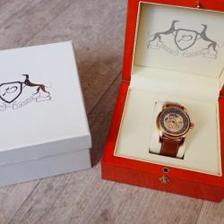 Montre suisse PILO. Mouvement transparent