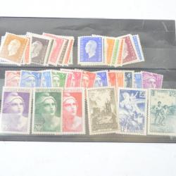 Lot timbres 1945.