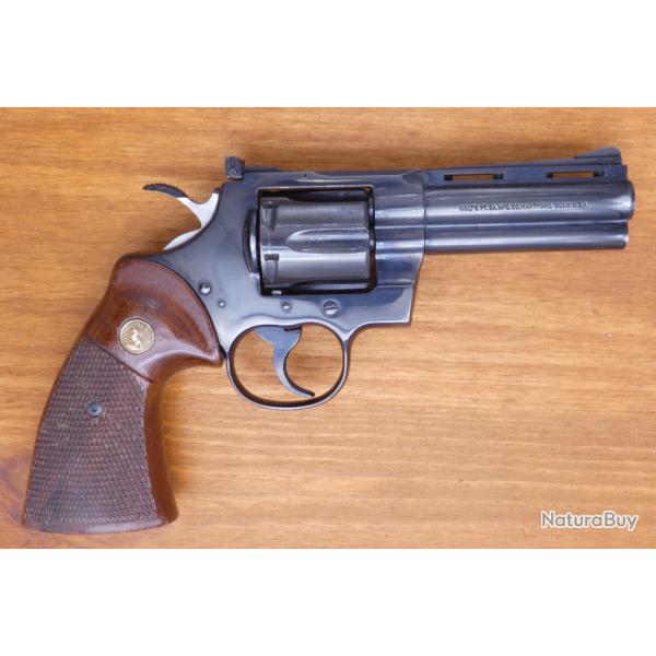 Revolver Colt Python calibre 357 Magnum  canon 4"