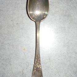 ANCIEN COUVERT PETITE CUILLERE en METAL ARGENTE SFAM LOUIS XVI