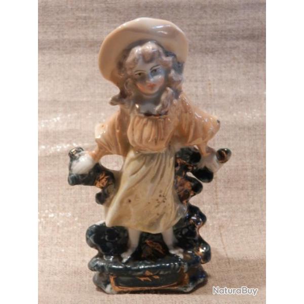 Figurine en porcelaine