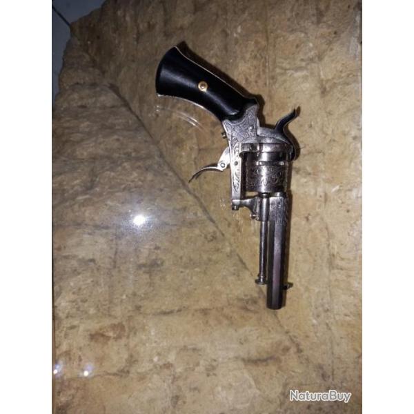 Magnifique revolver  broche 7mm