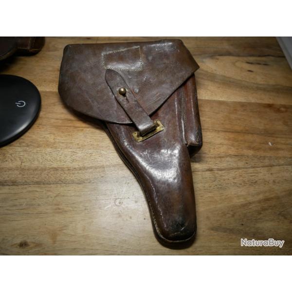 Holster de LUGER Portugais M943 avec sa baguette de nettoyage d'origine