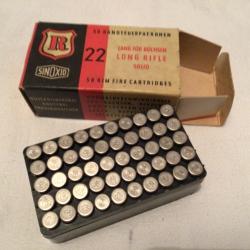 Une boîte de 50 munitions 22 LR   RWS