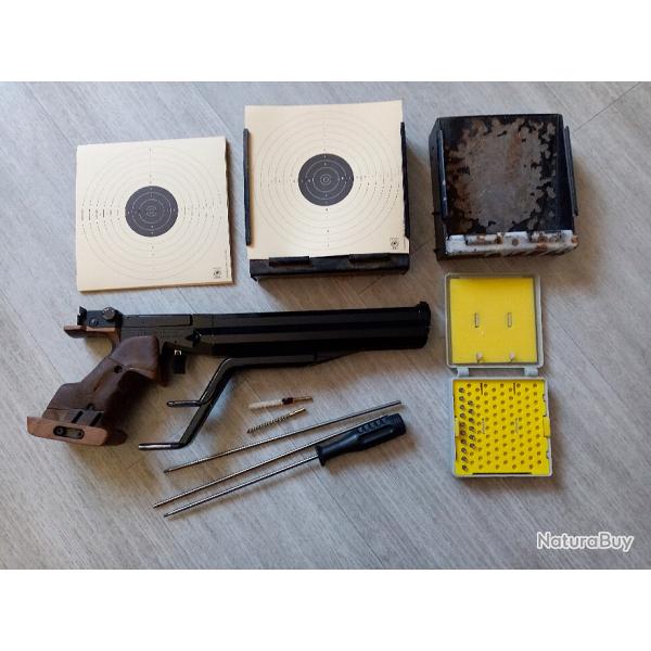 Pistolet de comptition  air comprim FEINWERKBAU, modle 102 calibre 4,5. T.B.E.