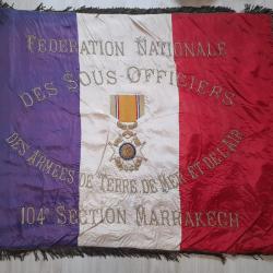 ancien drapeau étendart fédération des sous officiers 104e section Marrakech militaria