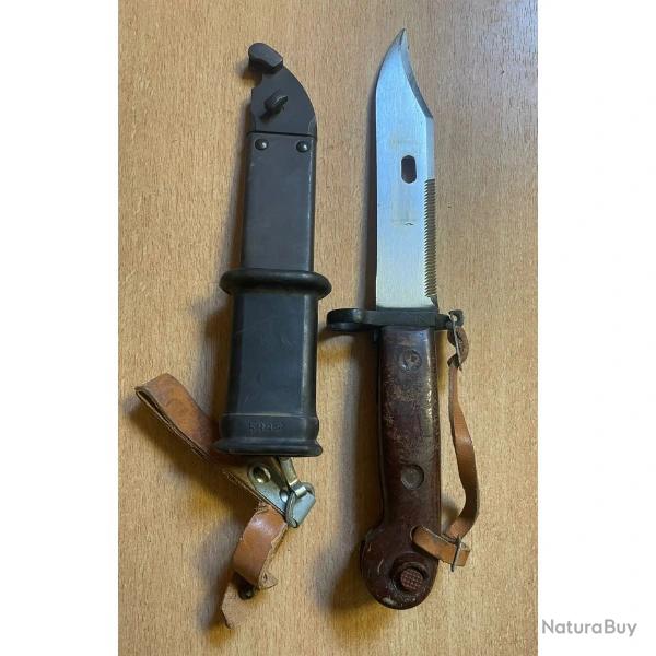 BAONNETTE RUSSE AKM POIGNE BRUNE - Militaria