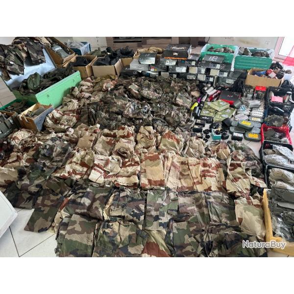 Trs gros lot de matriel militaire, plus de 1500 articles  a 1 euros sans prix de rserve