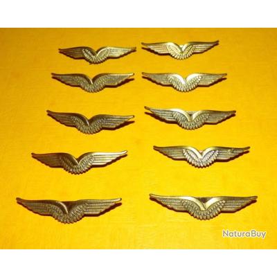Lot De 8 Calots Militaires Avec Pins Lénine URSS, USA, Etc. - État Divers