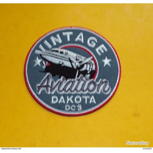 TISSU PATCH :  VINTAGE , AVIATION DAKOTA DC 3 , DIAMETRE 9CM , BON ETAT VOIR PHOTOS . POUR TOUT