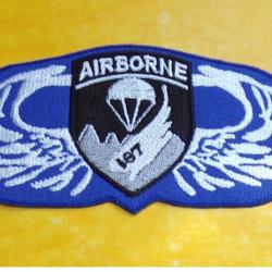 TISSU PATCH :  AIRBORNE 107 SQUADRON  , DIAMETRE 9 CM , BON ETAT VOIR PHOTOS . POUR TOUT RENSEIGNEME