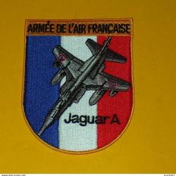 TISSU PATCH :  ARMEE DE L'AIR FRANCAISE , JAGUAR  A  , DIAMETRE 9 CM , BON ETAT VOIR PHOTO . POUR TO