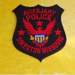 TISSU PATCH :  AUXILIARY POLICE , SIKESTON MISSOURI , DIAMETRE 9 CM , BON ETAT VOIR PHOTOS . POUR TO