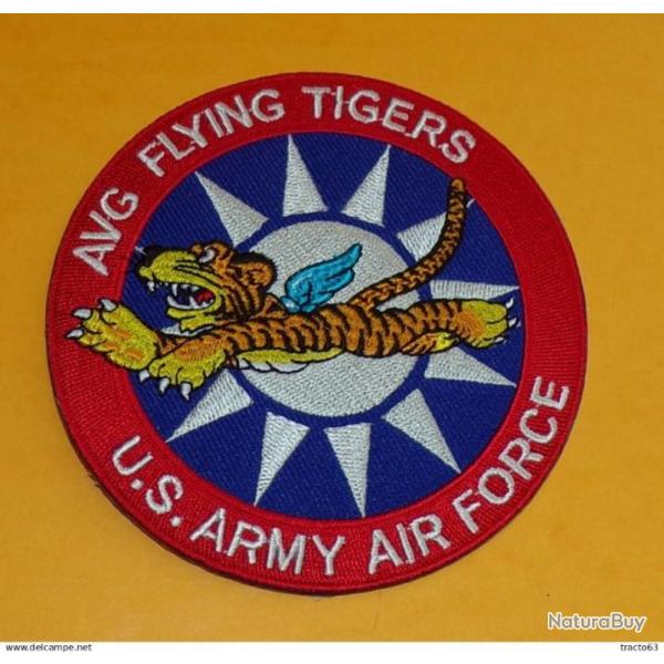 TISSU PATCH :  AVG FLYING TIGERS , U.S ARMY AIR FORCE  , DIAMETRE 9 CM , BON ETAT VOIR PHOTO . POUR