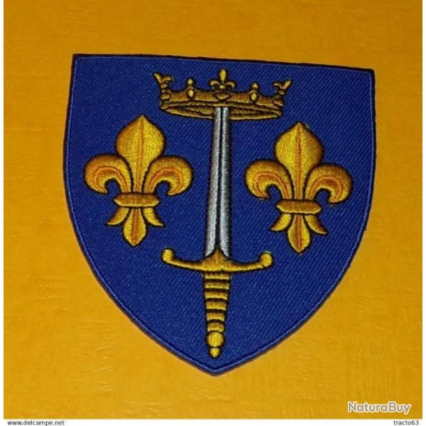 TISSU PATCH :  BLASON DE JEANNE D'ARC  , DIAMETRE 9 CM , BON ETAT VOIR PHOTOS . POUR TOUT RENSEIGNEM