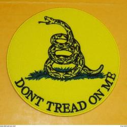 TISSU PATCH :  DONT TREAD ON ME  , DIAMETRE 9 CM , BON ETAT VOIR PHOTO . POUR TOUT RENSEIGNEMENT ME