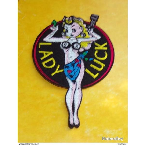 TISSU PATCH : LADY LUCK 88, DIAMETRE 9CM , BON ETAT VOIR PHOTOS . POUR TOUT RENSEIGNEMENT ME CONT
