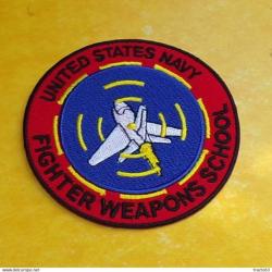 TISSU PATCH :  UNITED STATES NAVY, FIGHTER WEAPONS SCHOOL  , DIAMETRE 9 CM , BON ETAT VOIR PHOTOS .