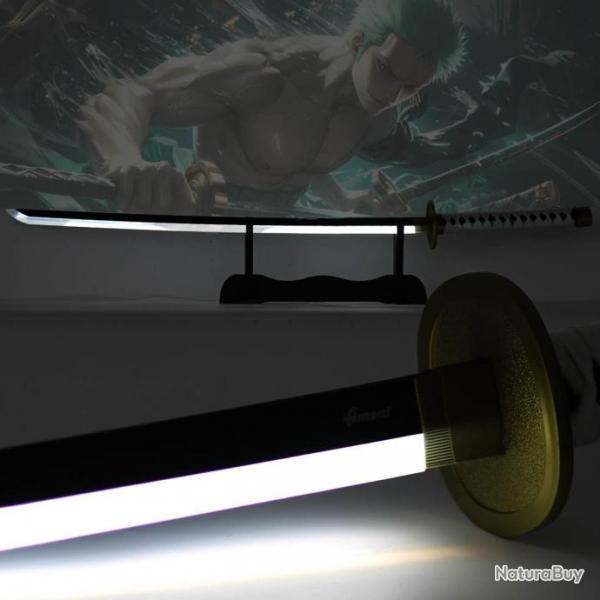 Katana LED en Bois Wado de Roronoa Zoro dans One Piece