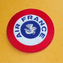 TISSU PATCH : AIR FRANCE , DIAMETRE 9 CM , BON ETAT VOIR PHOTO . POUR TOUT RENSEIGNEMENT ME CONTACTE