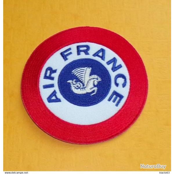 TISSU PATCH : AIR FRANCE , DIAMETRE 9 CM , BON ETAT VOIR PHOTO . POUR TOUT RENSEIGNEMENT ME CONTACTE