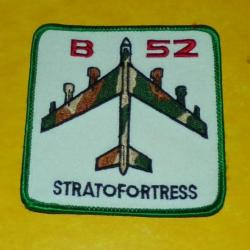 TISSU PATCH : B 52 , STRATOFORTRESS, DIAMETRE 9 CM , BON ETAT VOIR PHOTO . POUR TOUT RENSEIGNEMENT M