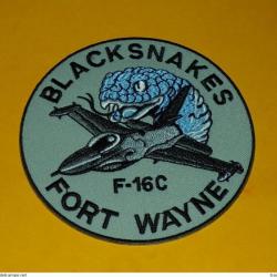 TISSU PATCH : BLACK SNAKES F-16C FORT WAYNE  , DIAMETRE 9 CM , BON ETAT VOIR PHOTOS . POUR TOUT RENS