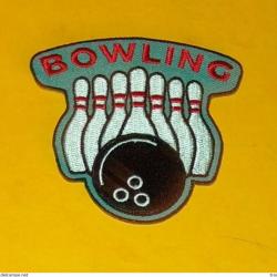 TISSU PATCH : BOWLING , DIAMETRE 8 CM , BON ETAT VOIR PHOTO . POUR TOUT RENSEIGNEMENT ME CONTACTER.