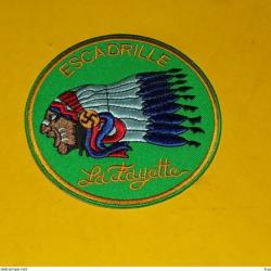 TISSU PATCH : ESCADRILLE LAFAYETTE  , DIAMETRE 9 CM , BON ETAT VOIR PHOTOS . POUR TOUT RENSEIGNEMENT