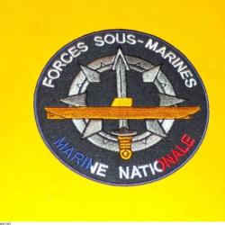 TISSU PATCH : FORCES SOUS - MARINES , MARINE NATIONALE  , DIAMETRE 9 CM , BON ETAT VOIR PHOTOS . POU