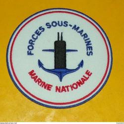 TISSU PATCH : FORCES SOUS MARINES , MARINE NATIONALE  , DIAMETRE 9 CM , BON ETAT VOIR PHOTO . POUR T