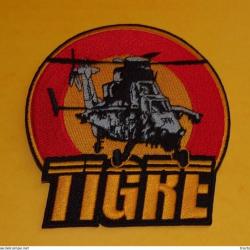 TISSU PATCH : HELICOPTERE DE COMBAT TIGRE , DIAMETRE 10 CM , BON ETAT VOIR PHOTOS . POUR TOUT RENSEI