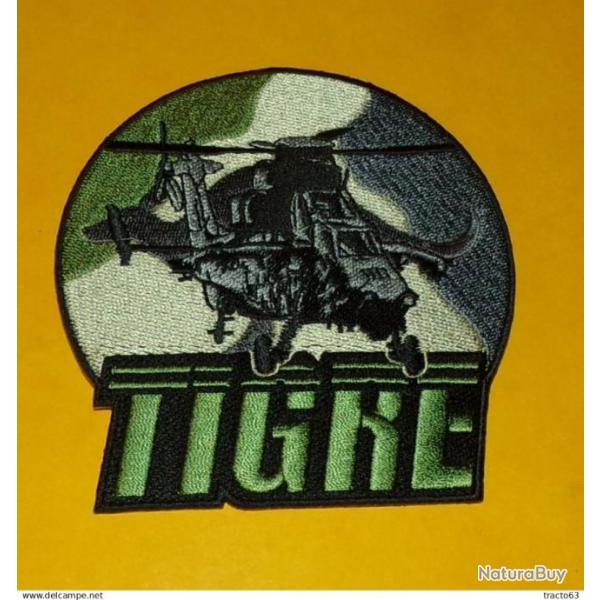 TISSU PATCH :HELICOPTERE DE COMBAT TIGRE BASSE VISIBILITE , DIAMETRE 10CM , BON ETAT VOIR PHOTOS .