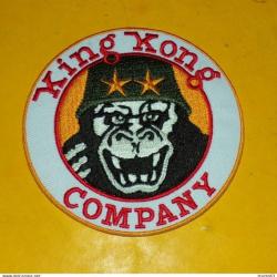 TISSU PATCH : KING KONG COMPAGNY ( film taxi driver avec Robert de Niro ), DIAMETRE 9 CM , BON ETAT