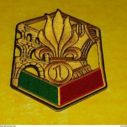 TISSU PATCH : LEGION 1er REGIMENT ETRANGER DE GENIE , DIAMETRE 9 CM , BON ETAT VOIR PHOTOS . POUR TO