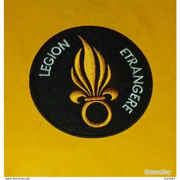 TISSU PATCH : LEGION ETRANGERE , FLAMME DOREE SUR FOND NOIR , DIAMETRE 9 CM , BON ETAT VOIR PHOTO .