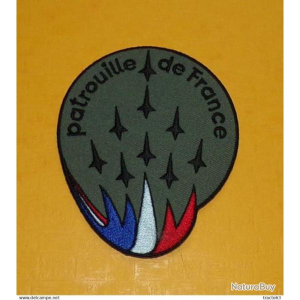 TISSU PATCH : PATROUILLE DE FRANCE EN BASSE VISIBILITE  , DIAMETRE 9 CM , BON ETAT VOIR PHOTO . POUR